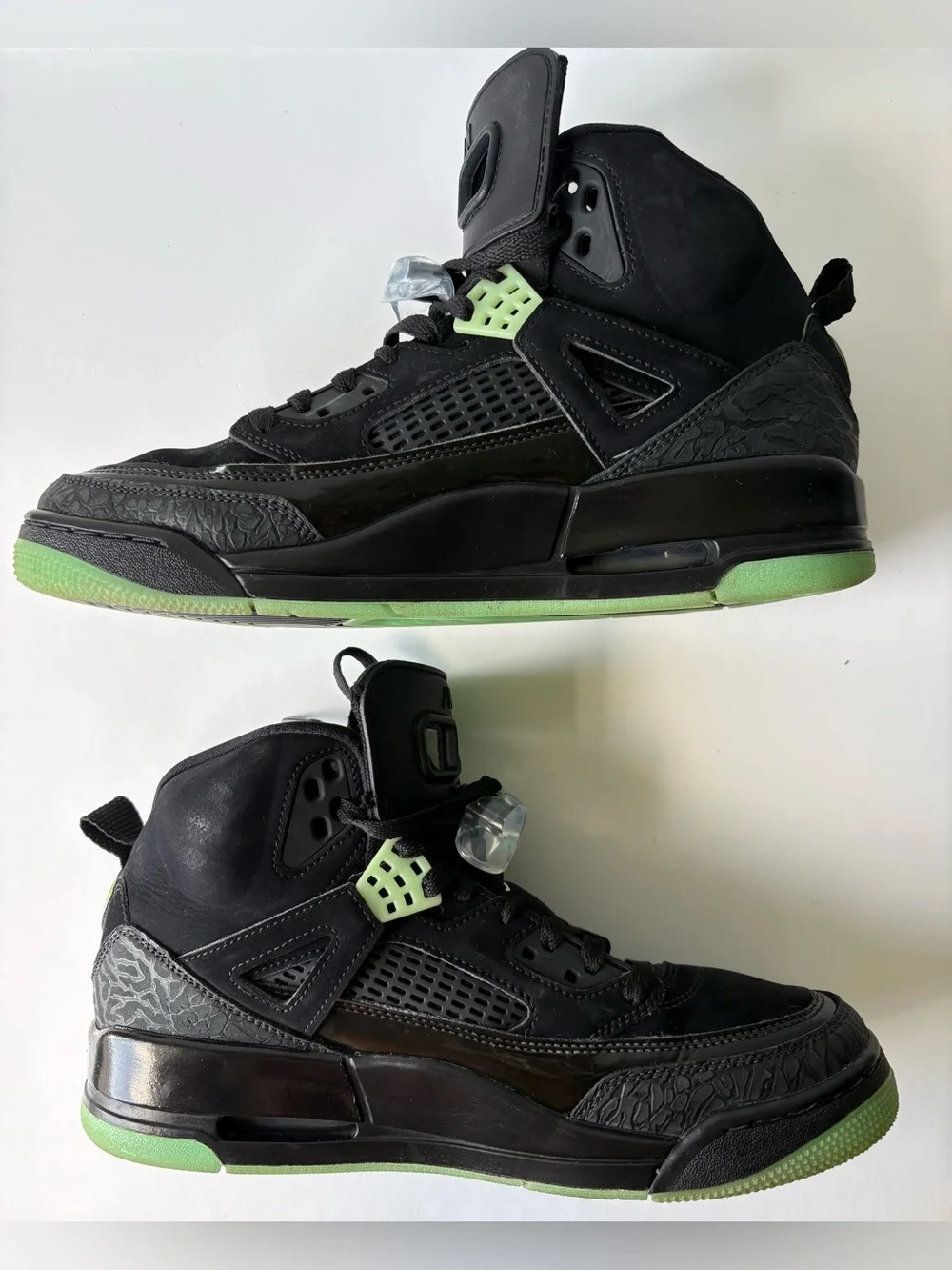 Rare Authentic Nike Air Jordan Son of Mars Low sneakers in the Black/Glow Green